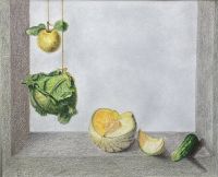 竜野 哲夫 さん　「マルメロ、キャベツ、メロン、キュウリの静物模写」　色鉛筆ファン•サンチェス•コターンが描いた油彩画を色鉛筆にて描かれました。油彩とは異なり少々トーンなどを明るめにとらえていますが、一つ一つの表現にとてもこだわりを持って描かれています。色鉛筆の扱いもとても慎重に使われており、筆圧や描き込みの変化に富んだ描写となっています。微妙なグレートーンも僅かな変化をとても慎重に描かれました。とても静謐なお作品になられていると思います。（講評：港井）